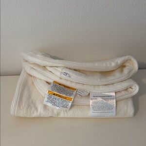 Newton baby Cream Crib Mattress Plush Zippered Protector